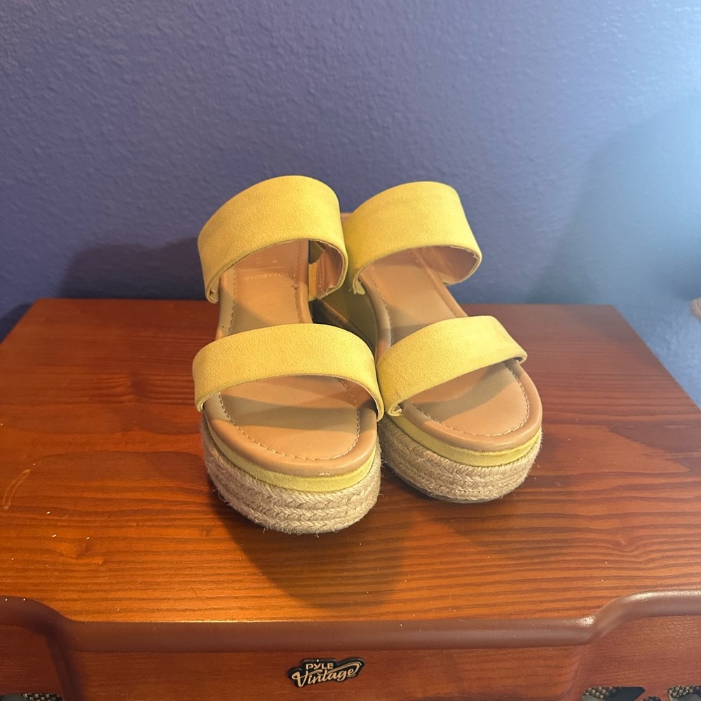 LC Lauren Conrad Yellow Platform Espadrille Sandals Size 9 Wide